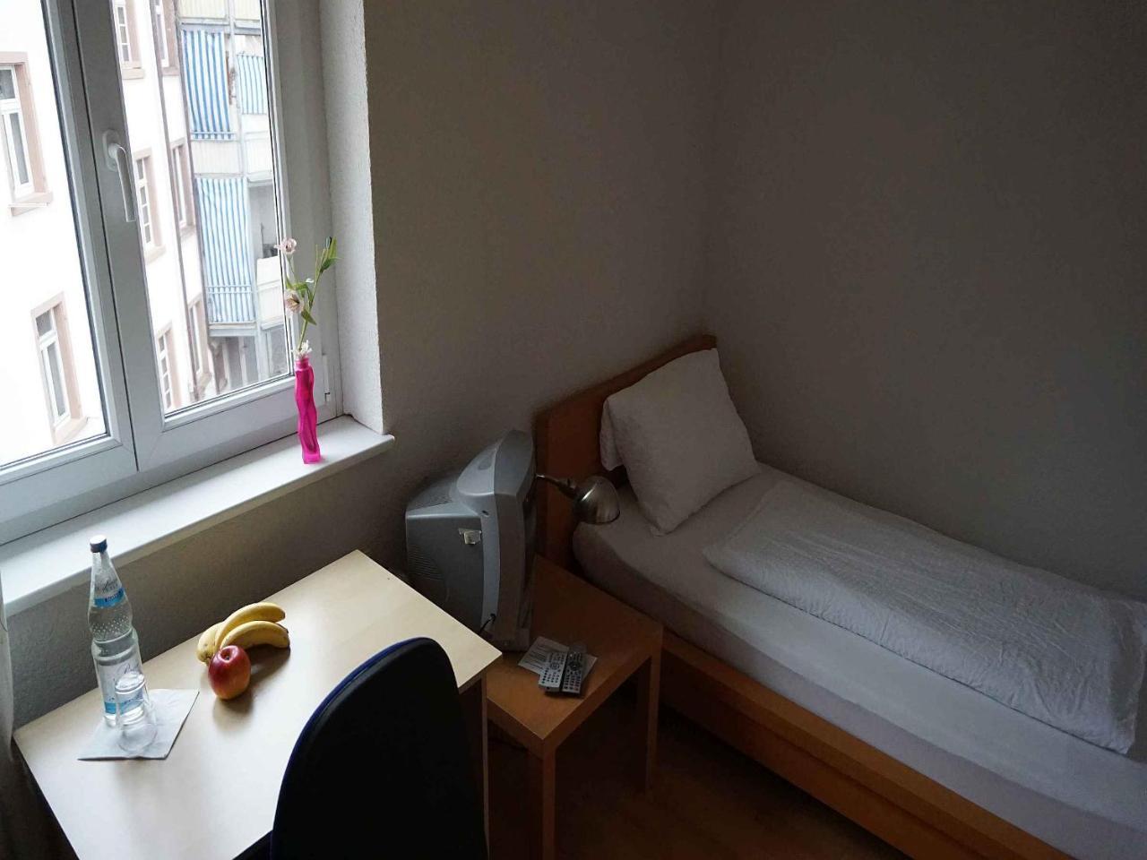 Hotel-Pension Goldene Krone Fribourg im Breisgau Extérieur photo